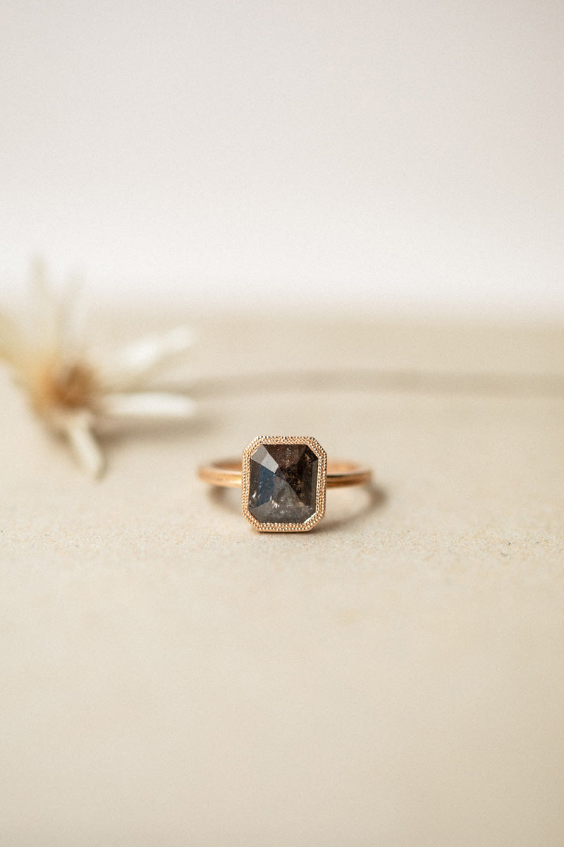 Bague Solitaire Double Milgrain Diamant Salt And Pepper Pans Coupés