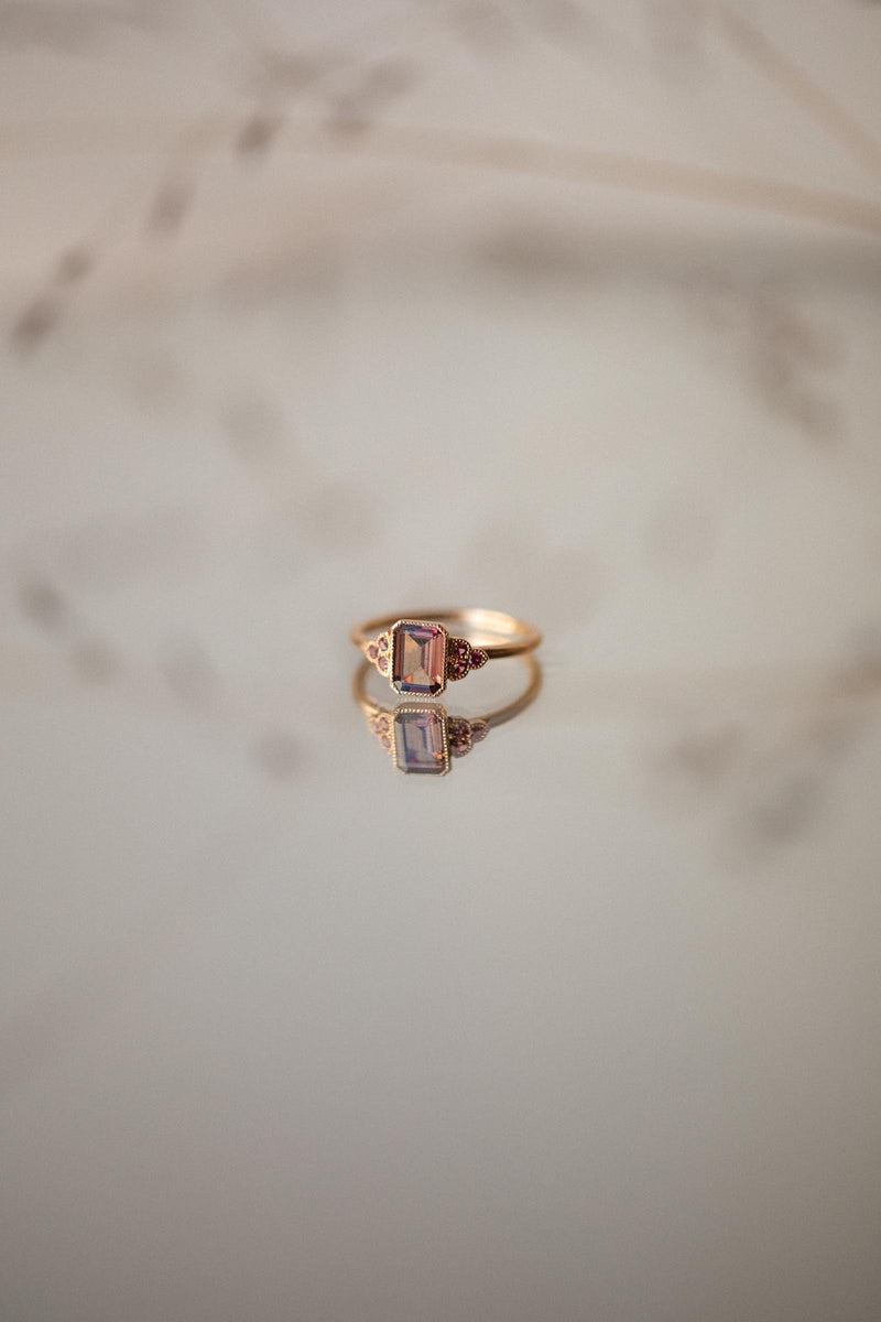 Pièce unique Bague Flora Saphirs Rouges Orangés Pans Coupés