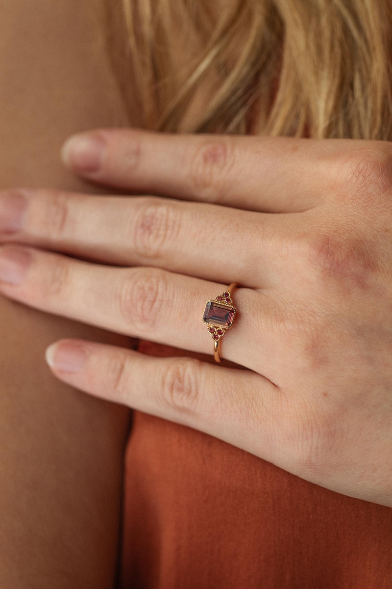 Pièce unique Bague Flora Saphirs Rouges Orangés Pans Coupés