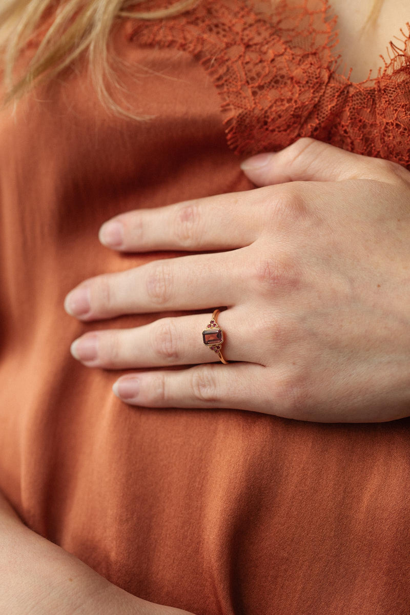 Pièce unique Bague Flora Saphirs Rouges Orangés Pans Coupés