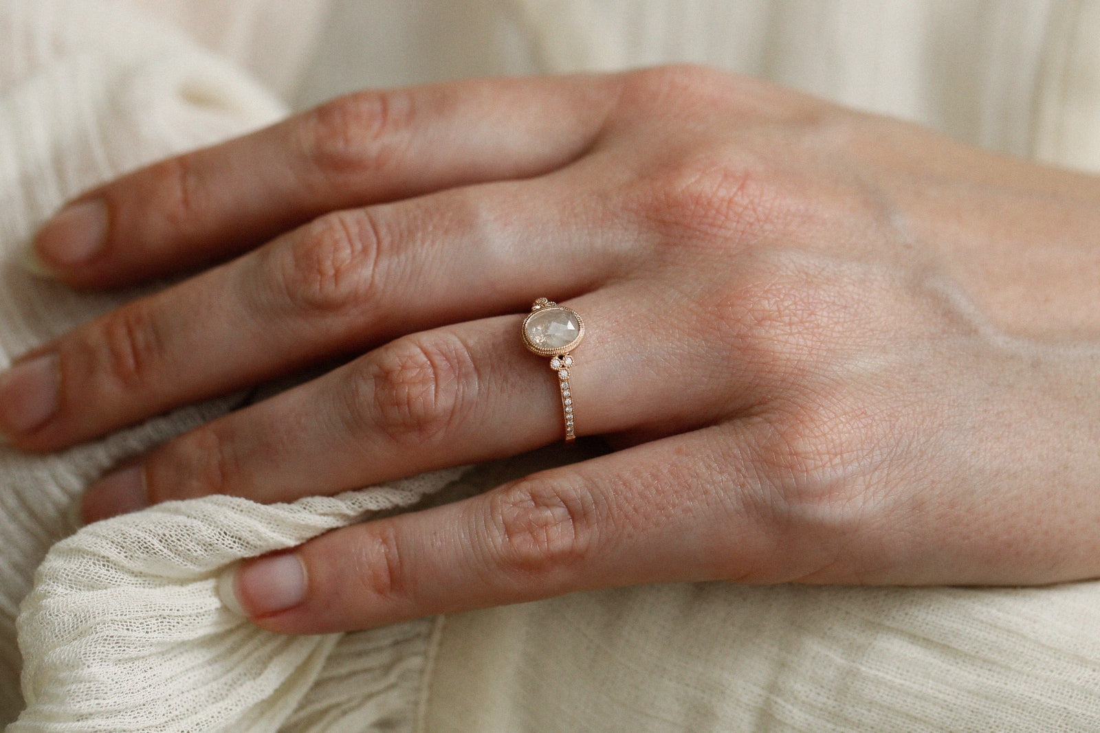 Pièce Unique n°3/2022, Bague Iris Diamant Icy ovale