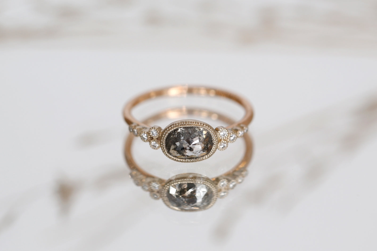 Pièce Unique n°11/2022, Bague Iris Diamant Salt & Pepper ovale