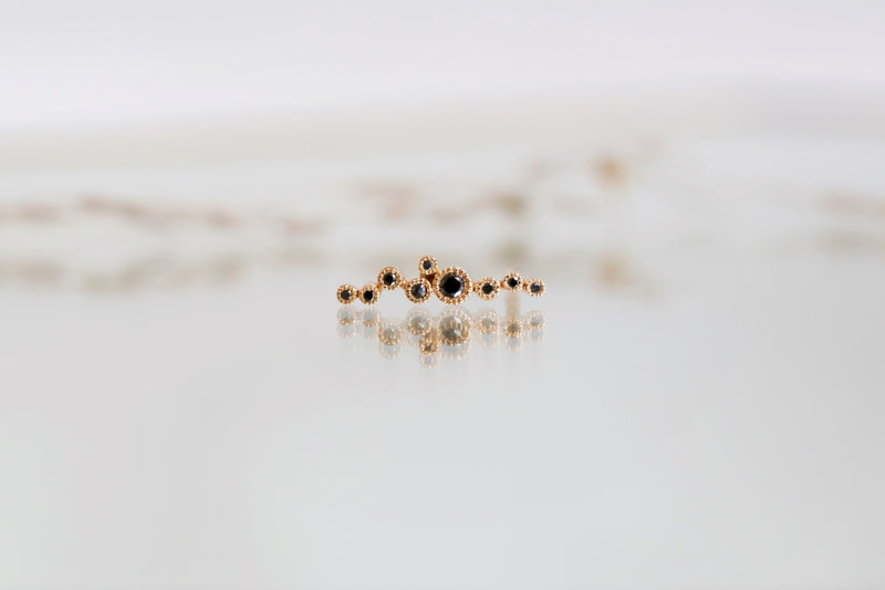 Boucle d'oreille Nébula Diamants noirs droite