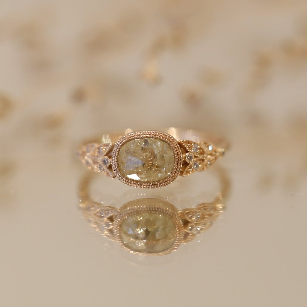 Bague Feuillage diamant jaune Myrtille Beck, pièce unique, bague de fiançailles unique paris, bague de fiançailles diamant coussin ovale