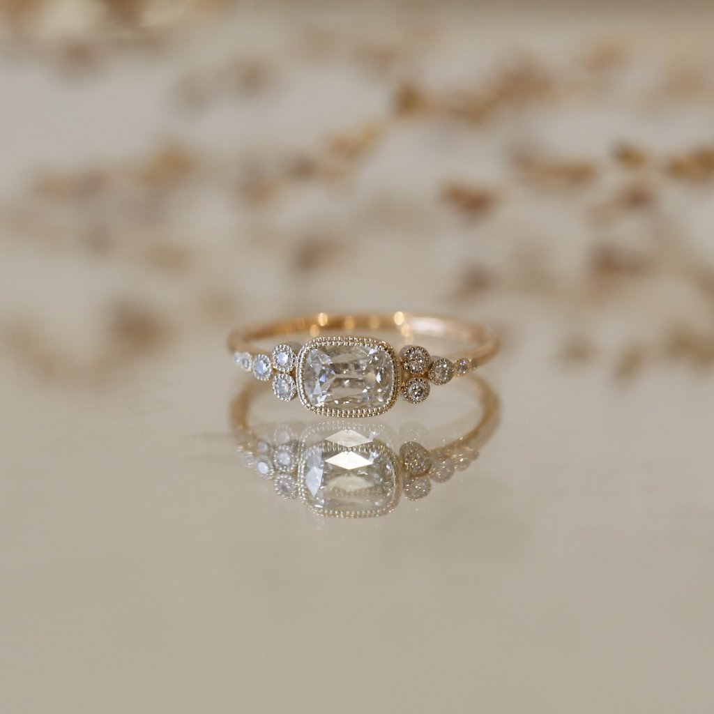 Bague Iris diamant coussin ovale Myrtille Beck, Bague pièce unique, bague de fiançailles unique Paris